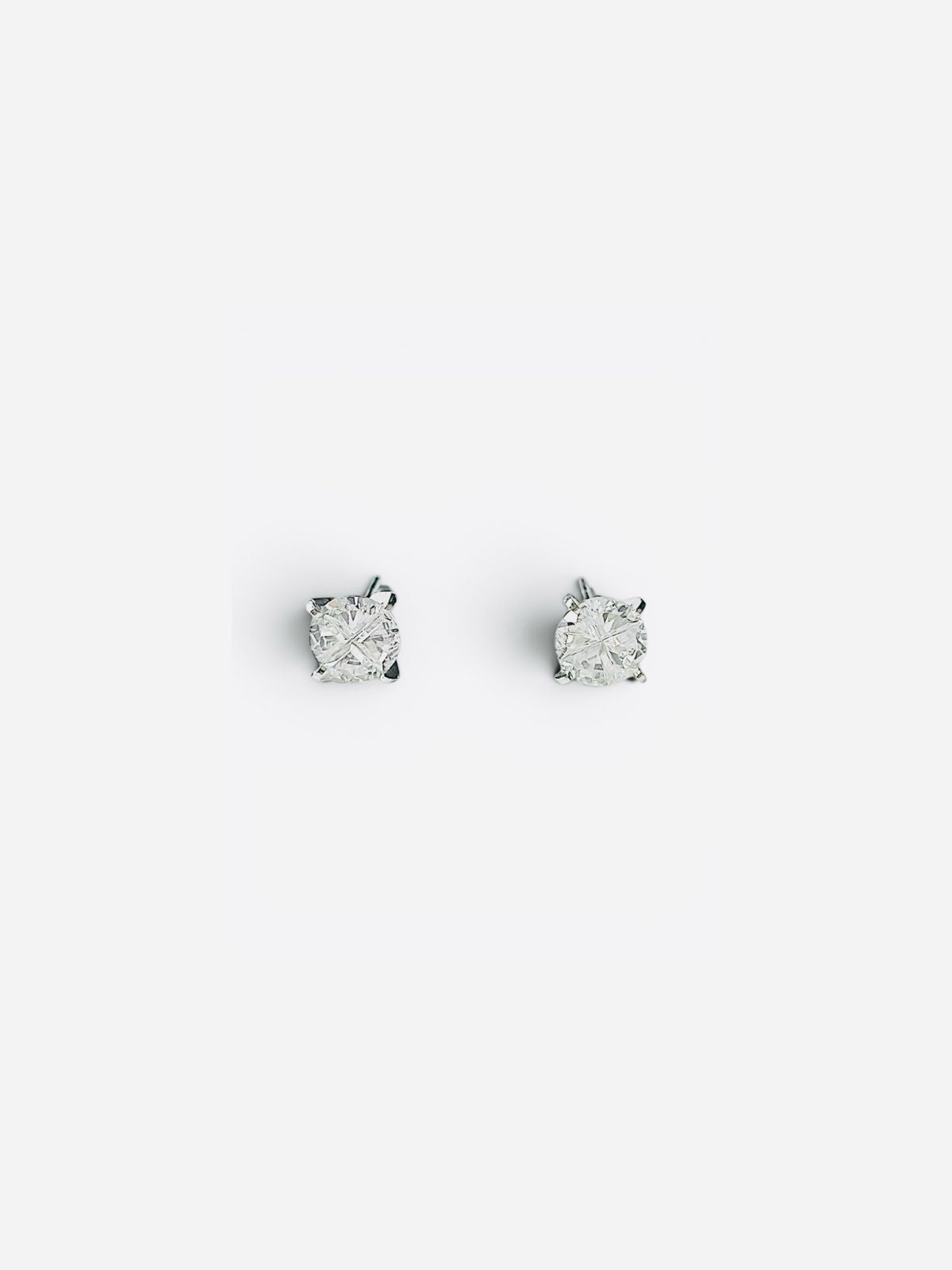 Studs Solitario
