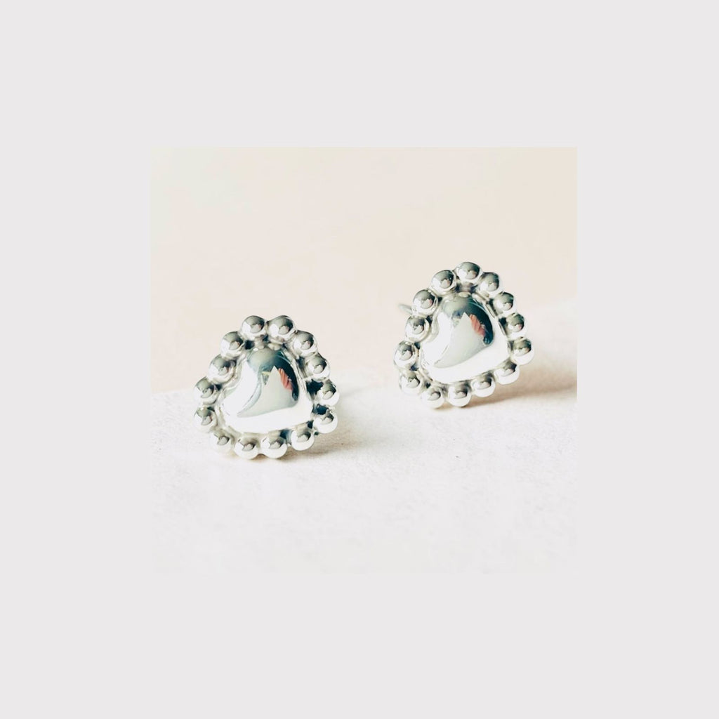 Studs Corazón Cálido