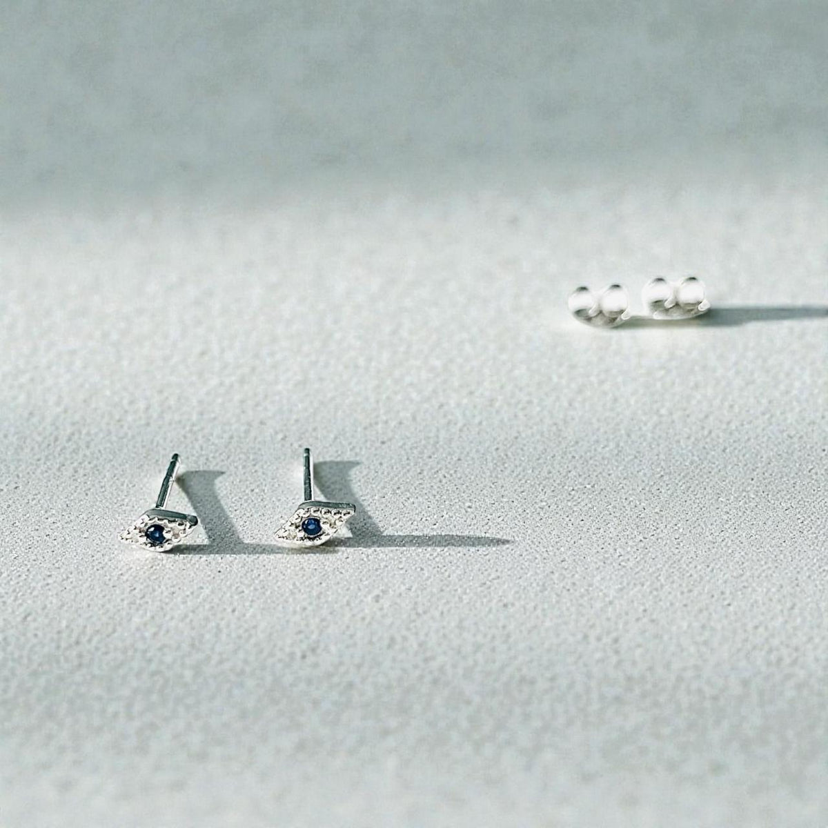 Studs Ojo Brillante